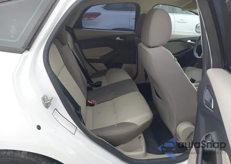 2014 Ford Focus Se z USA, uszkodzony, nr VIN 1FADP3K23EL158261